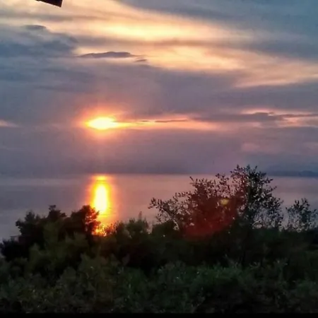 Vigla Ias 2 Konukevi Paradisos